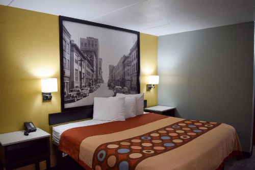 Super 8 by Wyndham Raleigh Downtown South image 16